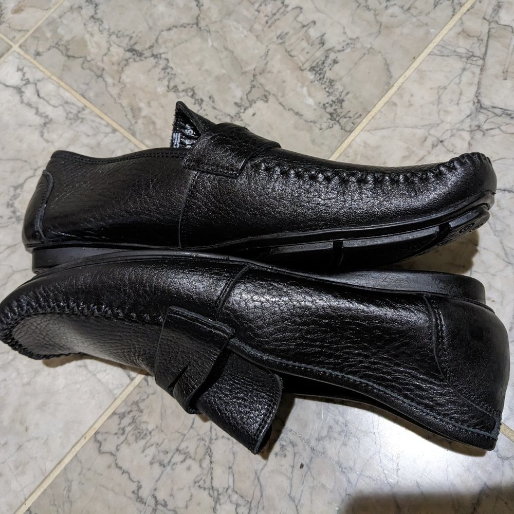 Like new Steven Madden Black Leather Loafer Slip-on Shoes Sz 8